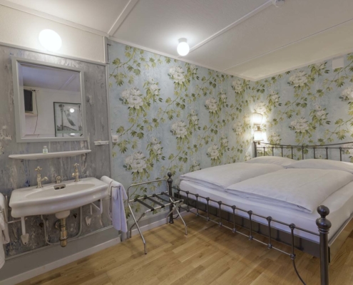 Preisgünstige Doppelzimmer ohne Bad im Alplodge Hostel in Interlaken