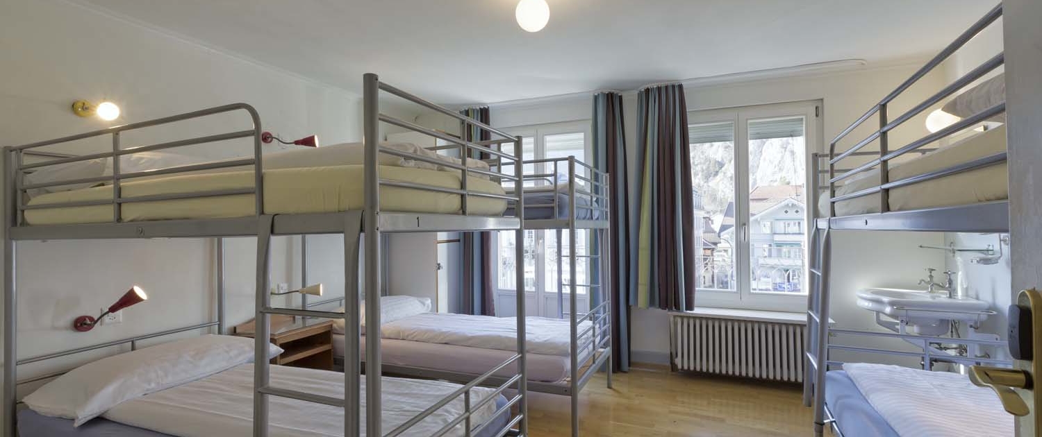 Mehrbett-Zimmer im Alplodge Hostel zentral in Interlaken