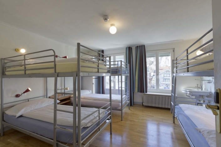 Mehrbett-Zimmer im Alplodge Hostel zentral in Interlaken