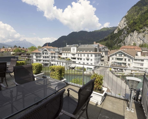 Dachterrasse mit Aussicht im Alplodge Hostel in Interlaken