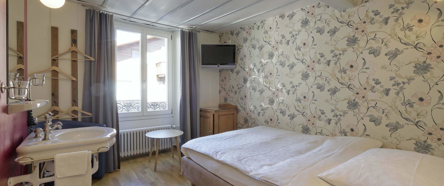 Einzelzimmer im Alplodge Hotel Interlaken – single room at Alplodge Hotel Interlaken Switzerland