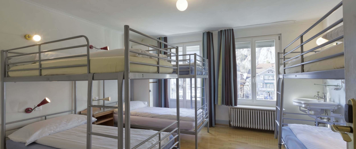 Multiple bed rooms dormitory rooms at Alplodge hostel Interlaken – Mehrbettzimmer in Interlaken